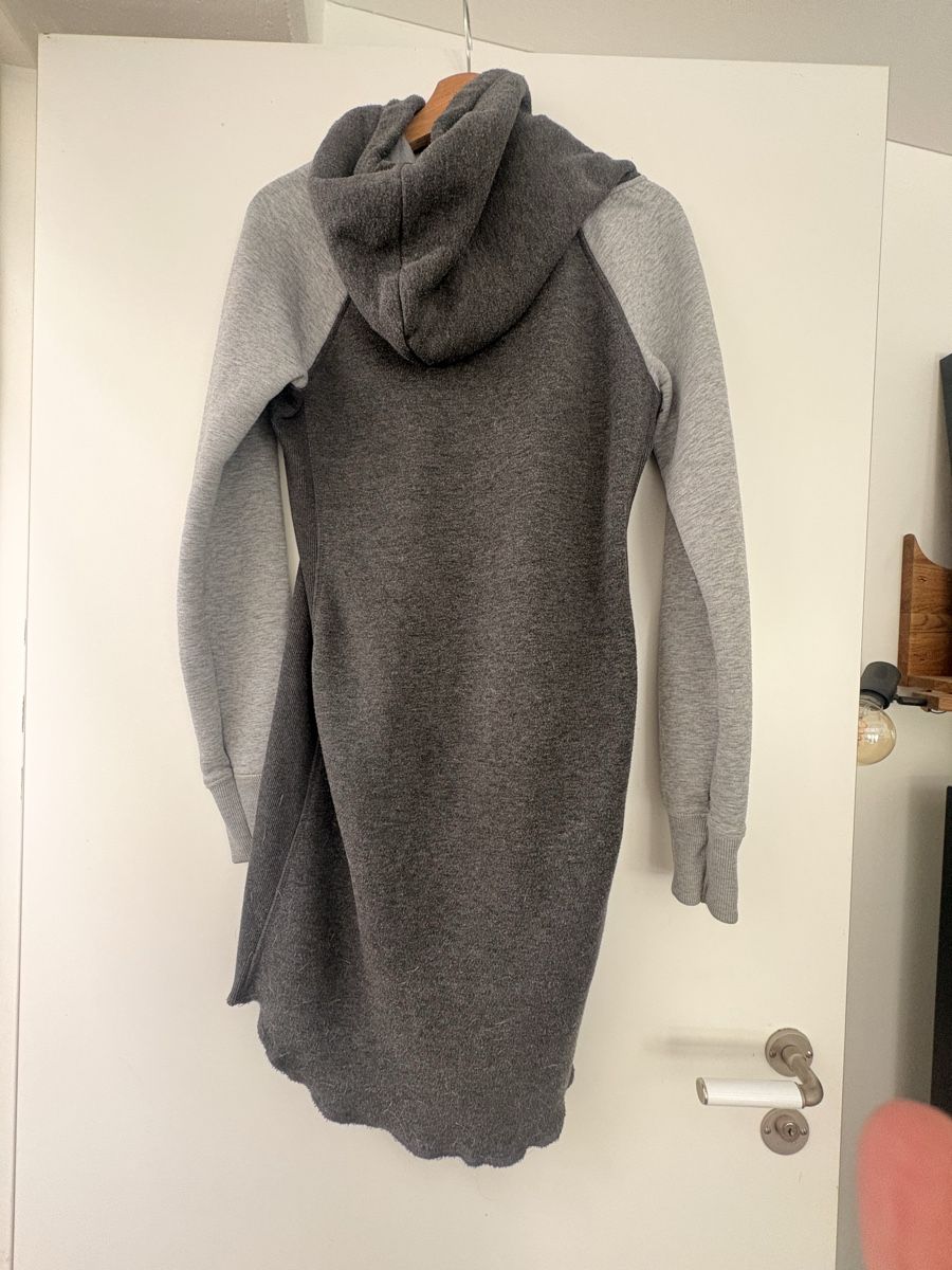 Vestiti: Sweatshirt Kleid von Smilodox, Grösse M, Grau – Usato da Steg im Tösstal venduto da Beckerbande 1