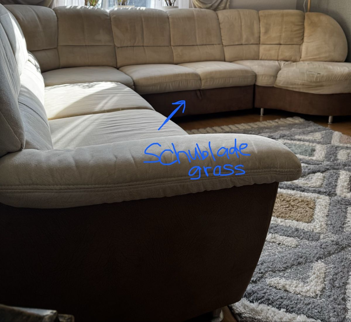 Divani: Grosses Ecksofa mit Schlaffunktion und Gebrauchsspuren – Usato da Wolfhausen venduto da yav_kxl9 1
