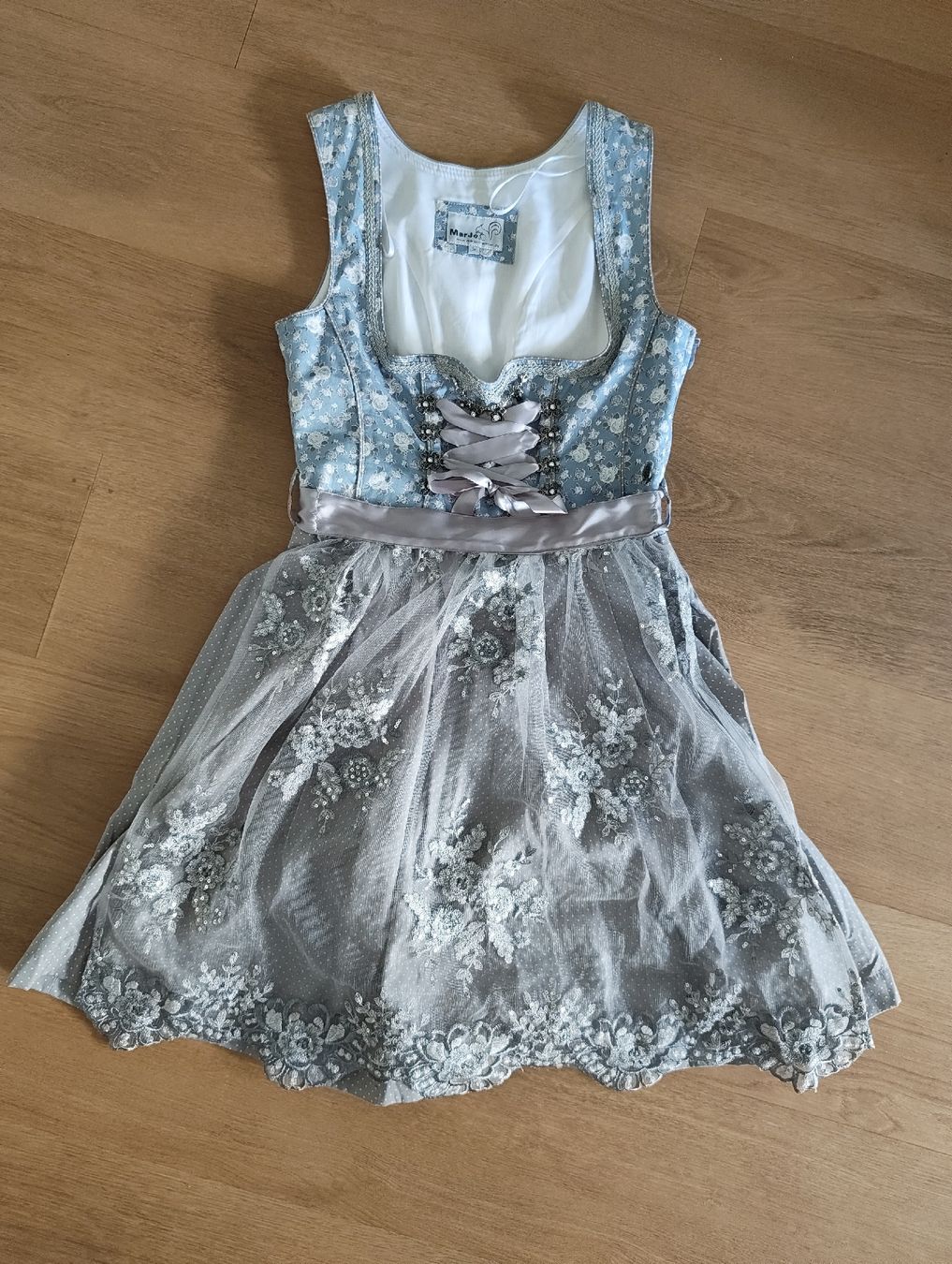 Krüger Vestiti: Dirndl marjo Collection light blue floral size 34 – Nuovo (secondo la descrizione) da Kreuzlingen venduto da fix_wx75 8
