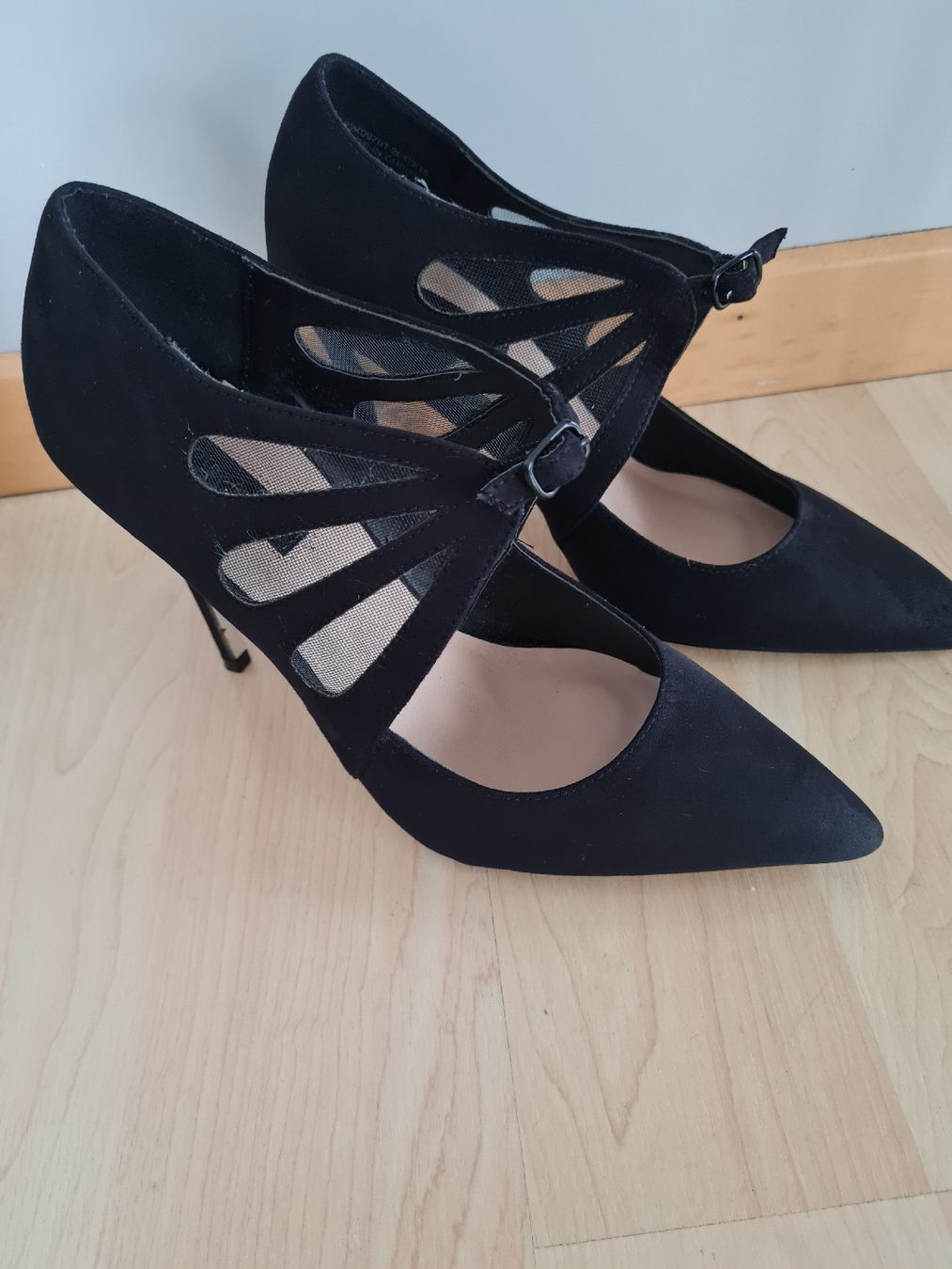 Scarpe da donna: Schwarze elegante High Heels Gr.40 – Usato da Rotkreuz venduto da tat_8zds