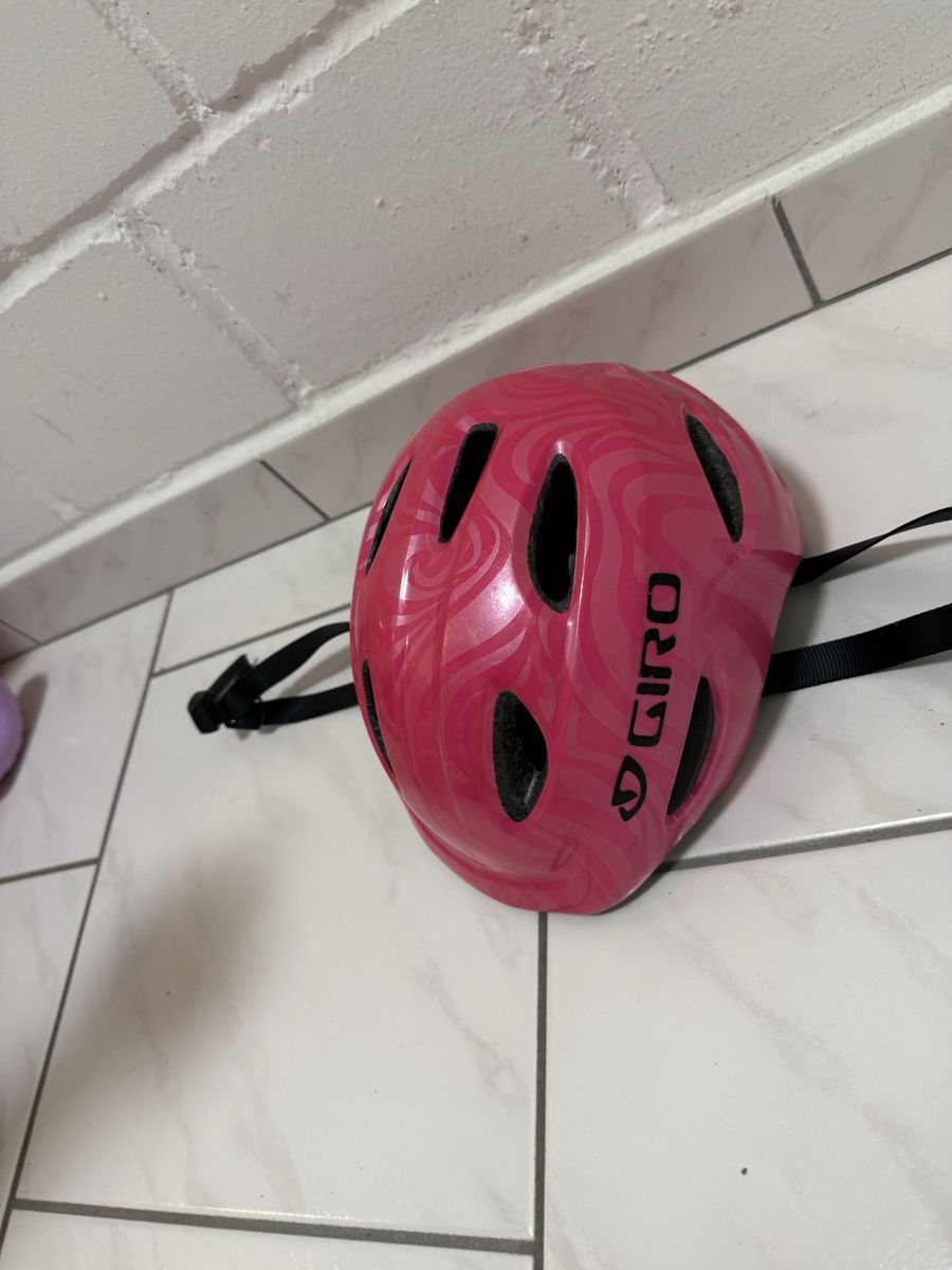 Helme: Kinderhelm – Gebraucht aus Nussbaumen AG von bar_b6g2 1