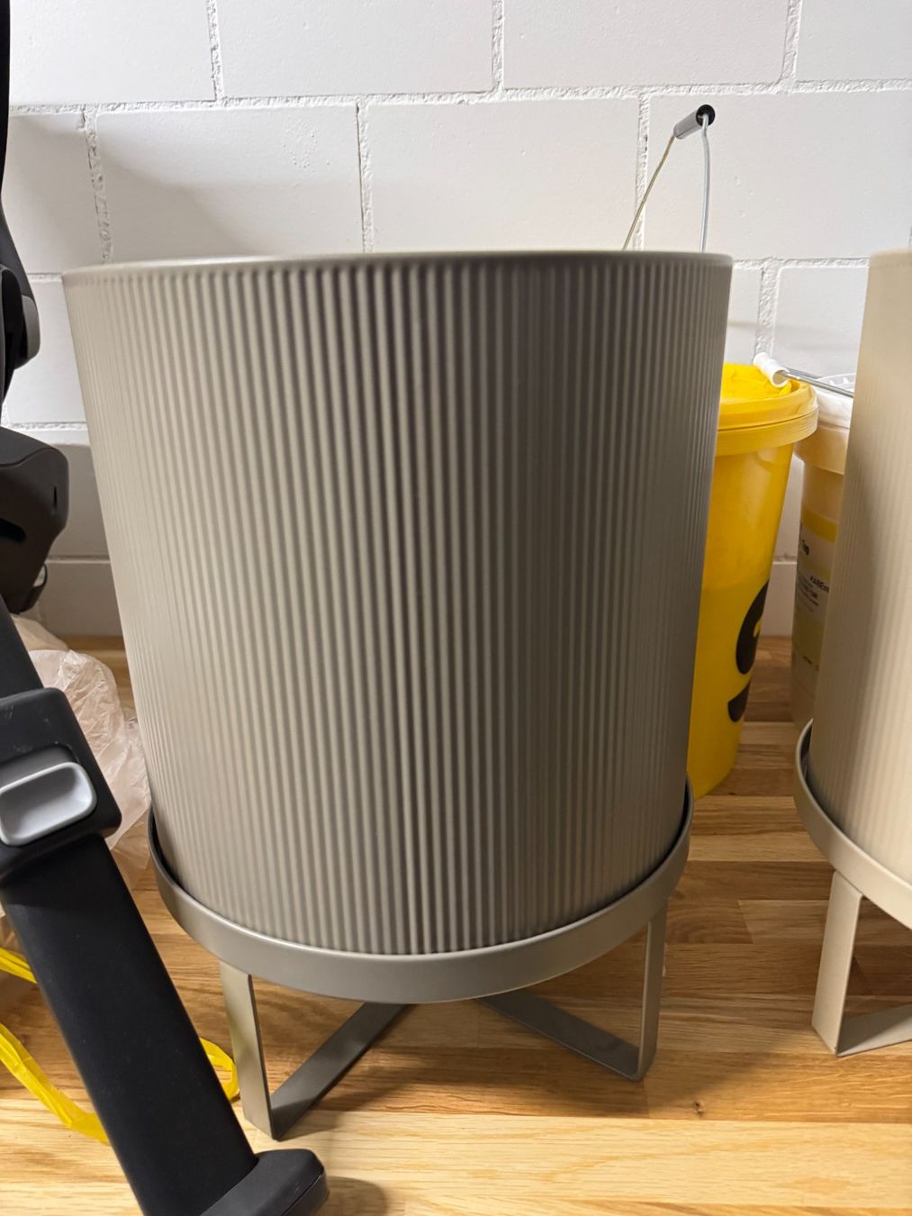Ferm living Vasi per fiori: Ferm Living Bau Blumentopf - Taupe – Usato da Grüningen venduto da Neuundalt