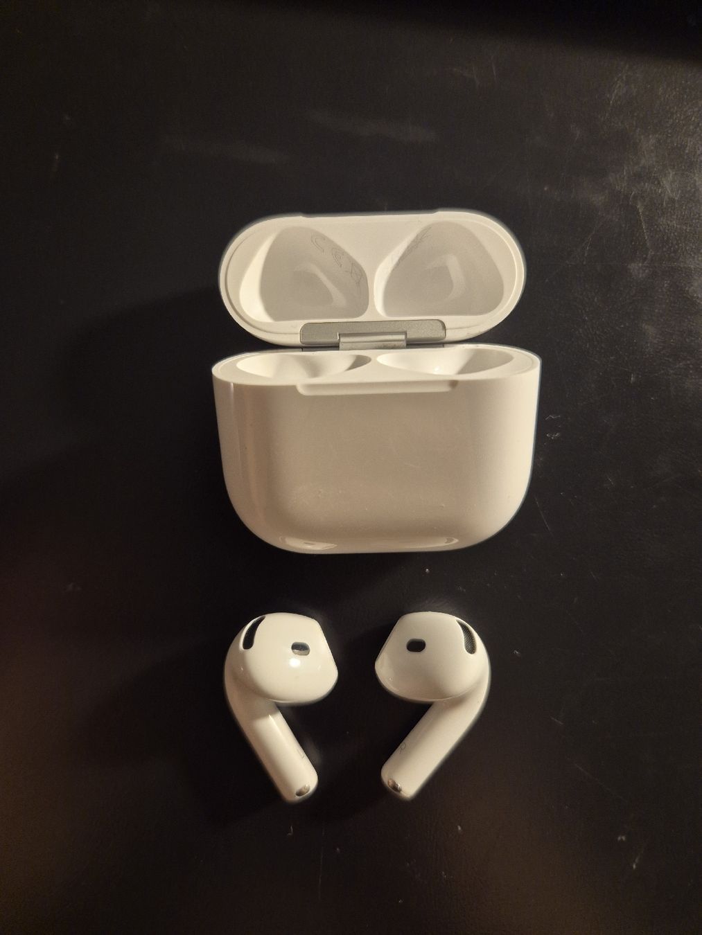 Apple Casques audio: Apple Airpods 4 – Neuf (Voir description) à Strengelbach par majasuter