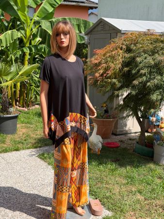 Hose + T-shirt Schwarz mit buntem Muster Grösse L