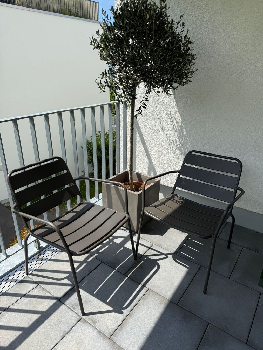 Sedie: 2 stapelbare gartenstühle ab 1.- – Usato da Feusisberg venduto da Blueskys01 3