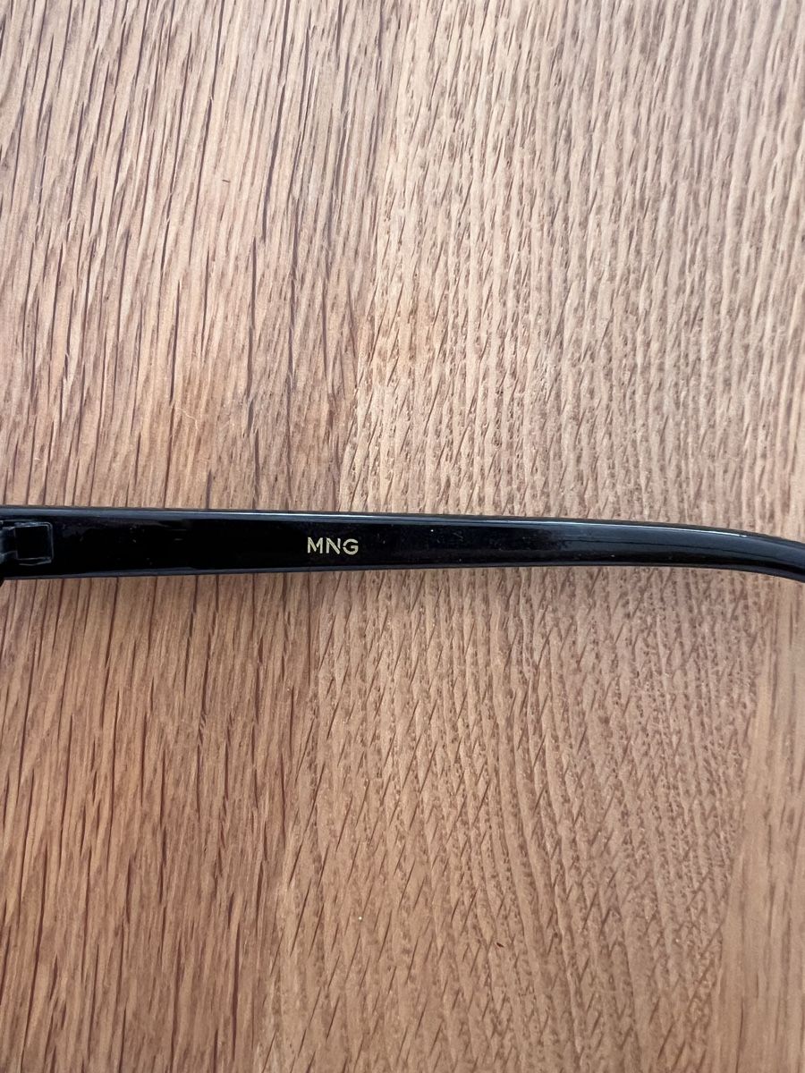 Mango Occhiali & Lenti: Sonnenbrille MNG schwarz – Usato da Chur venduto da KultKhur 1