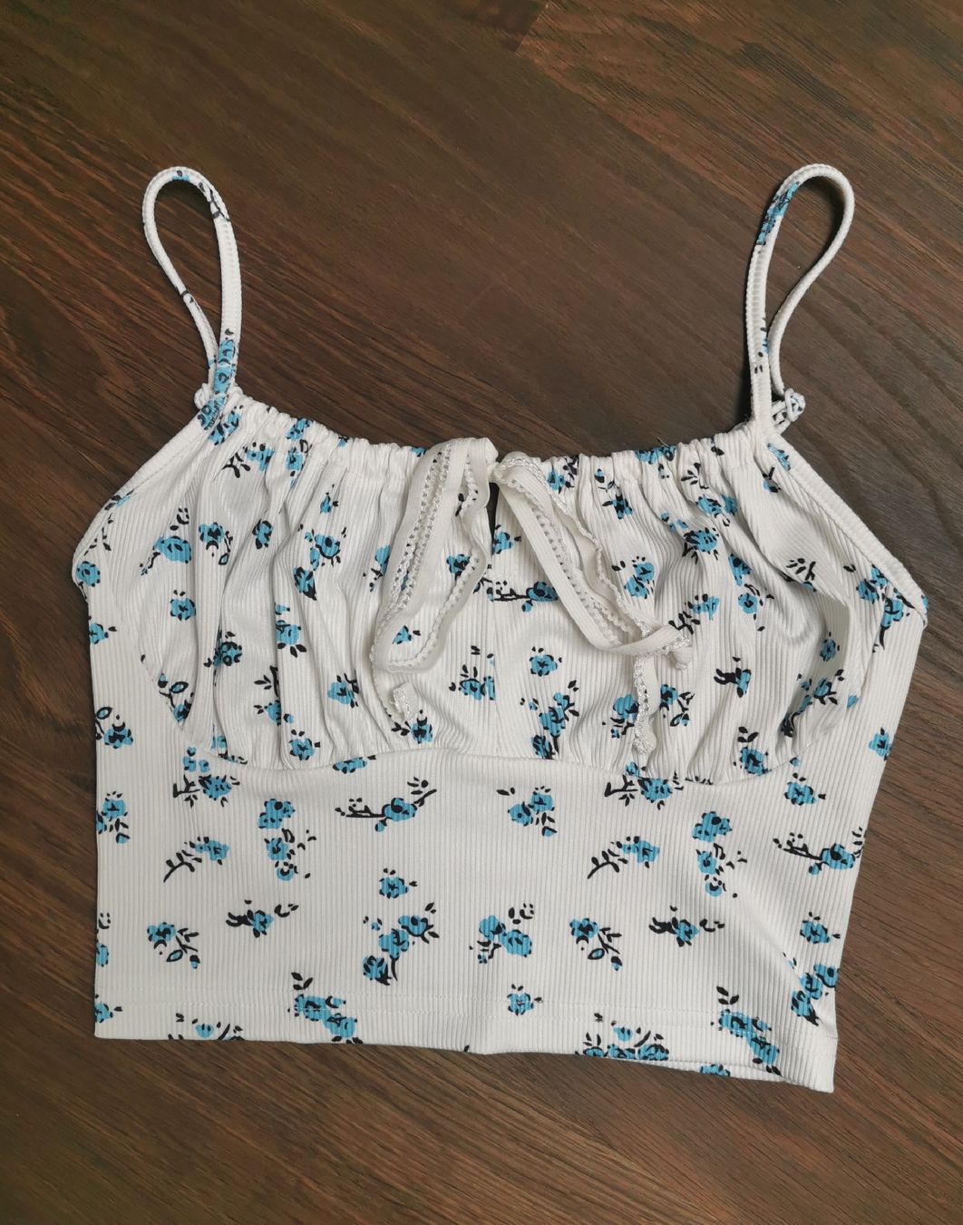 Top: Crop Top mit Blumenmuster, Gr. XS neu – Nuovo (secondo la descrizione) da Obergerlafingen venduto da Sigus