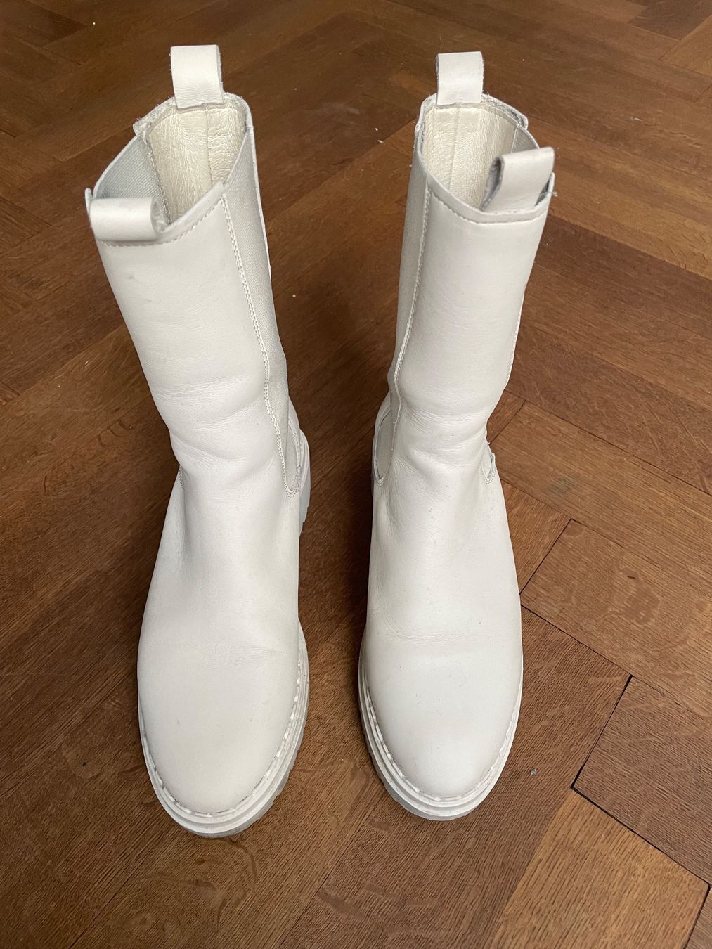Scarpe da donna: NUBIKK Chelsea Boots Creme Gr. 37 – Usato da Basel venduto da Roasty
