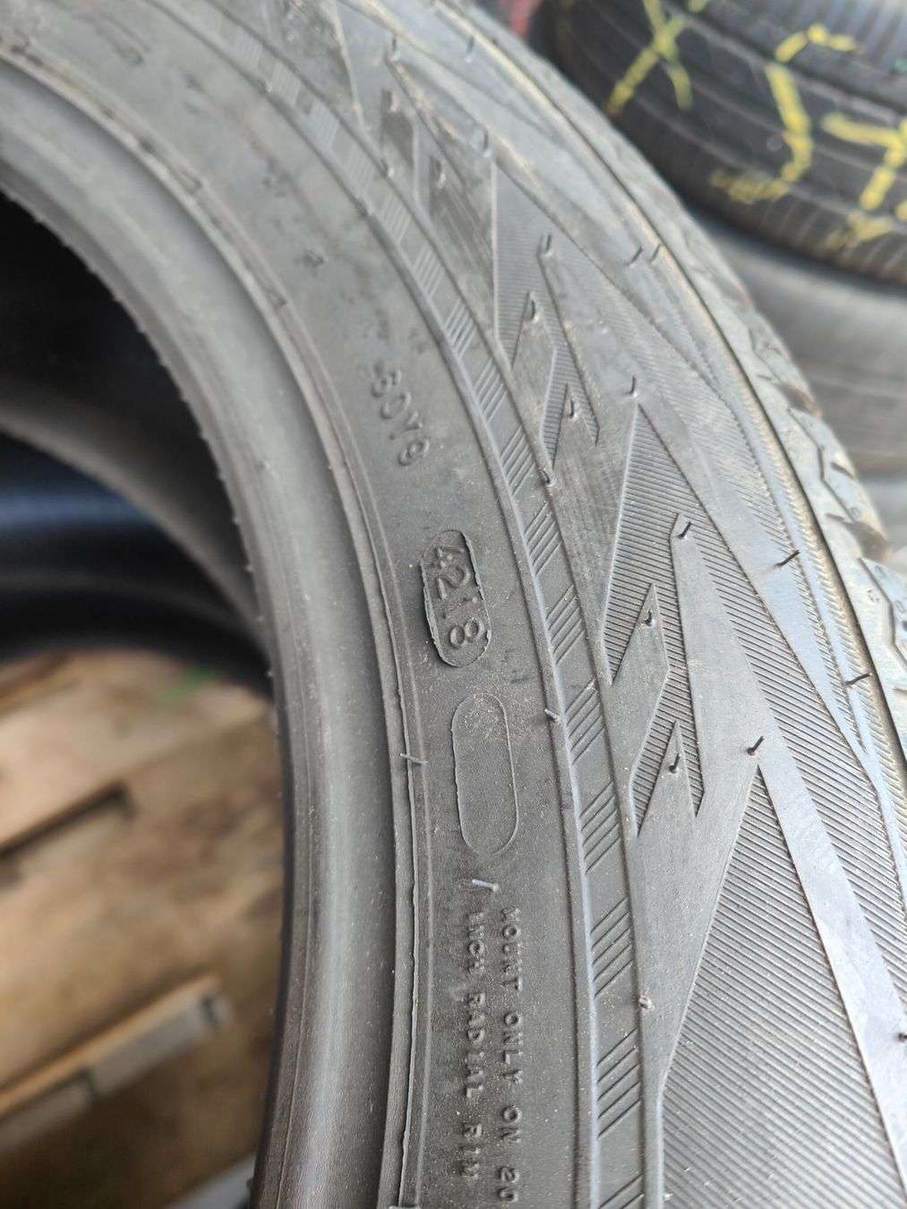 Nokian Pneumatici & Ruote complete: Winterreifen 235/55 R20 – Usato da Oberengstringen venduto da Reifen-Lagerverkauf 5
