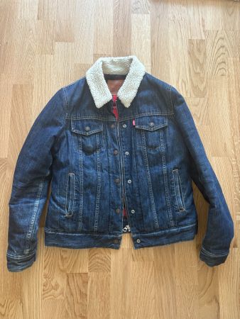 Gefütterte Levi's Jeans Jacke (Grösse S)