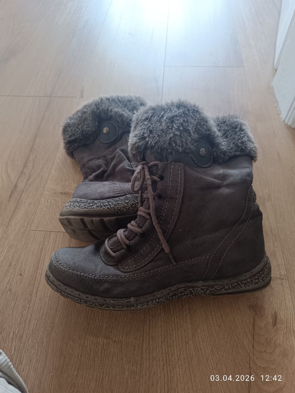 Scarpe da donna: Kuschlige Winterstiefel – Usato da Ilanz venduto da Secnd_hand