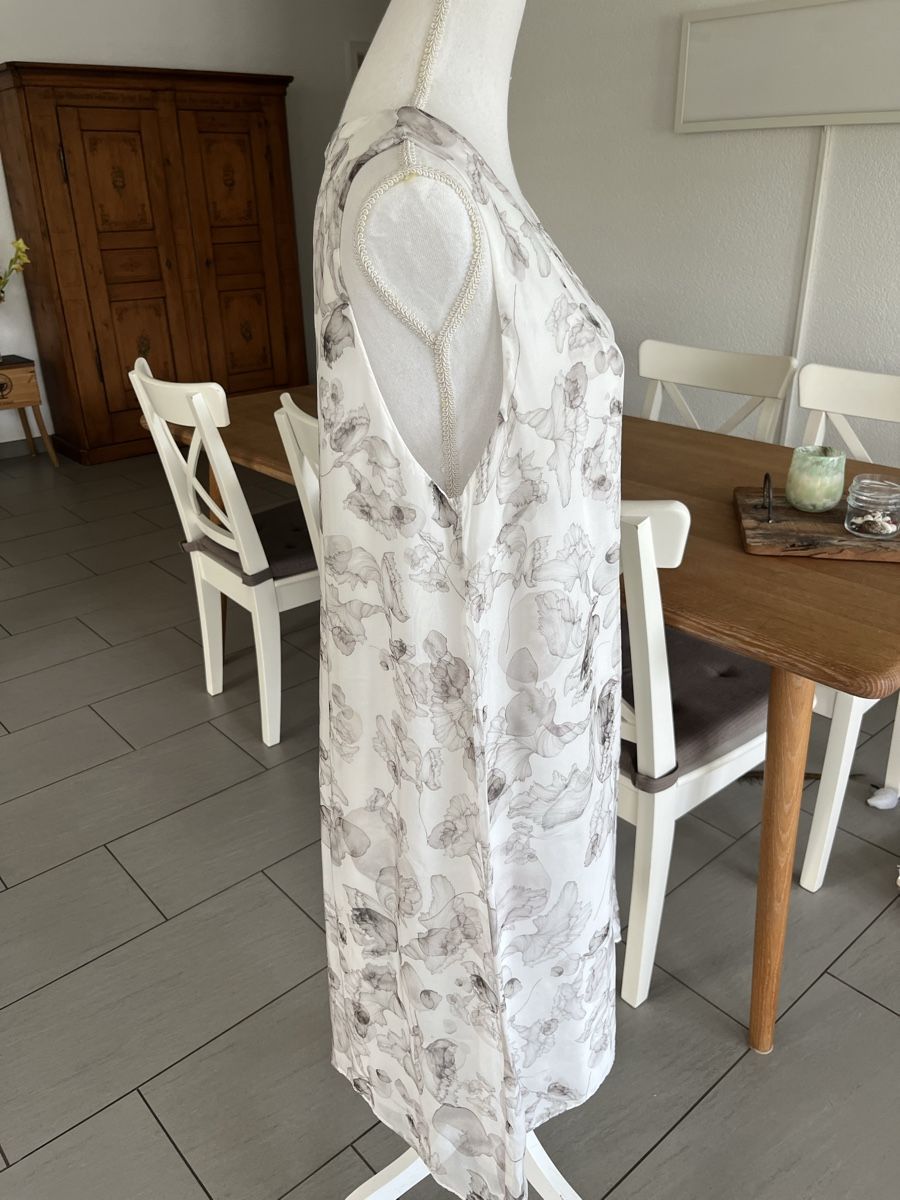 Nile Kleider: Nile Kleid weiss Gr. L – Gebraucht aus Herrenschwanden von Kamel1 1