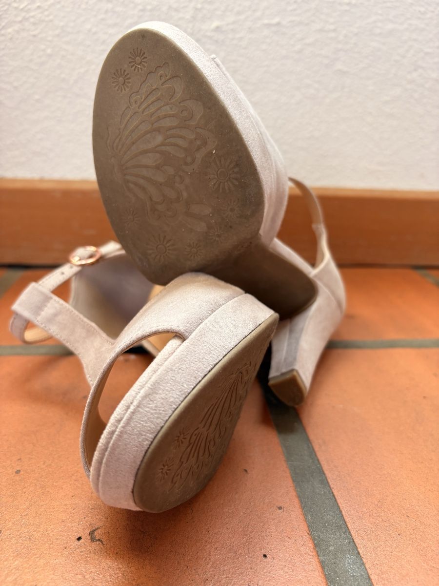 Graceland Scarpe da donna: Schicke Sommer Sandaletten, hellbeige, Grösse 36, – Usato da Marthalen venduto da Nquirl 2
