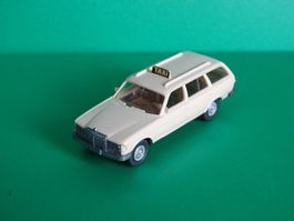 Mercedes 250 T "TAXI" von Wiking 1/87