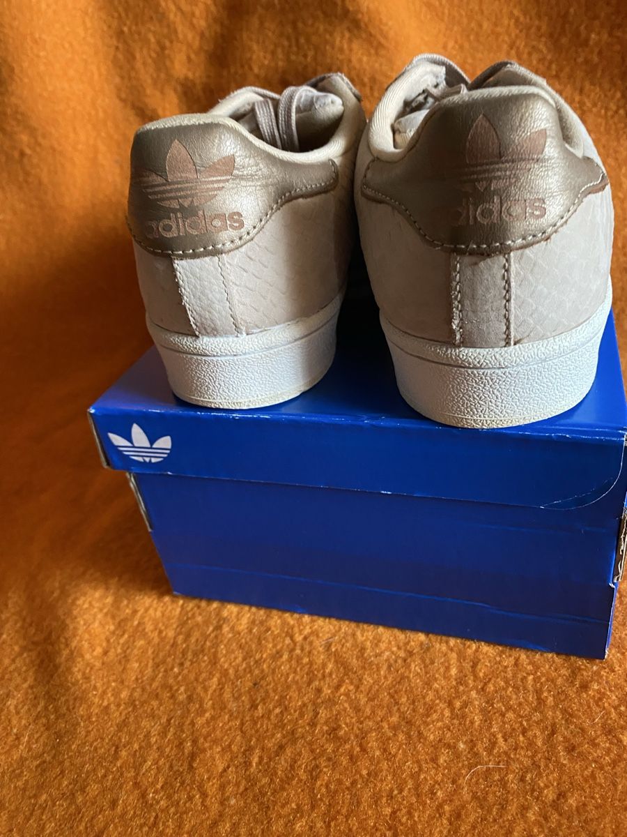 Adidas Scarpe da donna: Adidas Superstar cuir 41 – Usato da Geneve venduto da Monthoux13 2