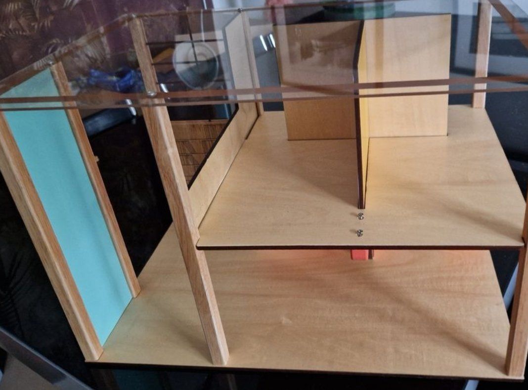 Djeco Case e mobili per bambole: Puppenhaus djeco, möbiliert, mit djeco Biegepuppen – Nuovo (secondo la descrizione) da Zürich venduto da ant_kk8r 4