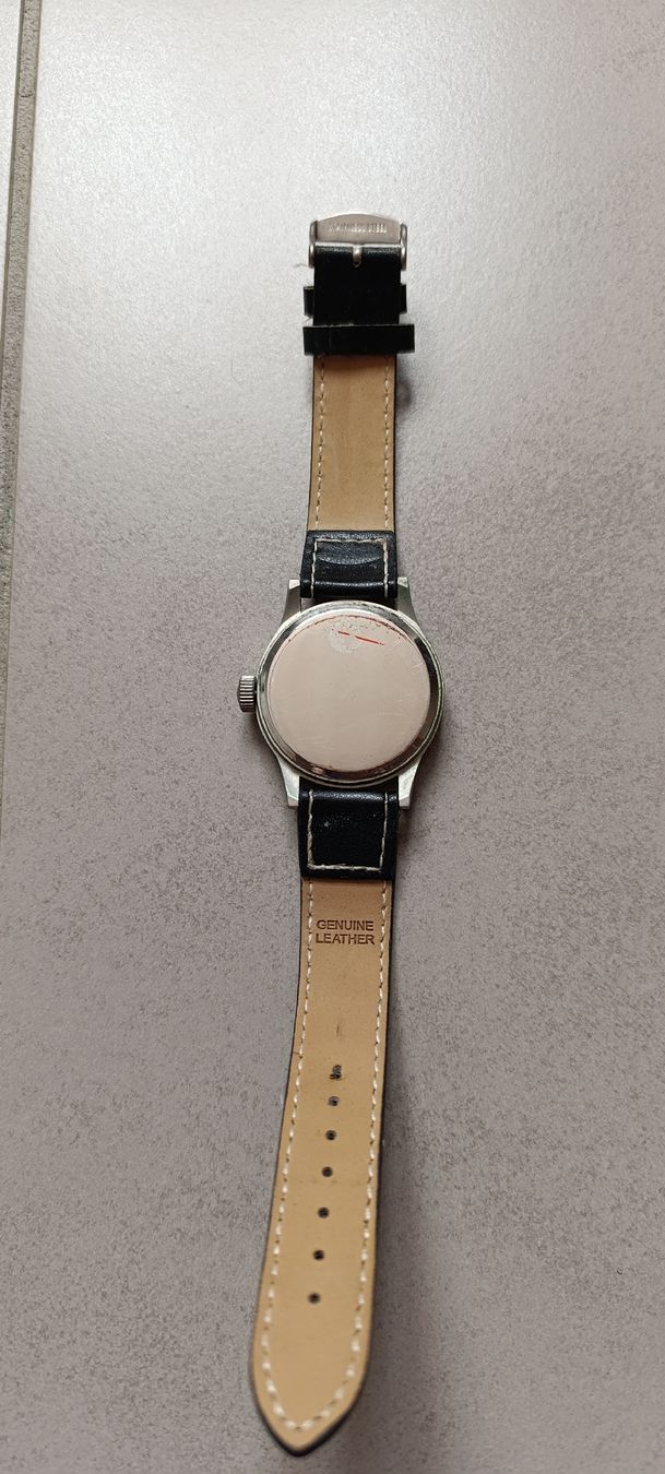 Orologi: Montre avec bracelet noir – Usato da Mont-la-Ville venduto da Ecu23hj 1