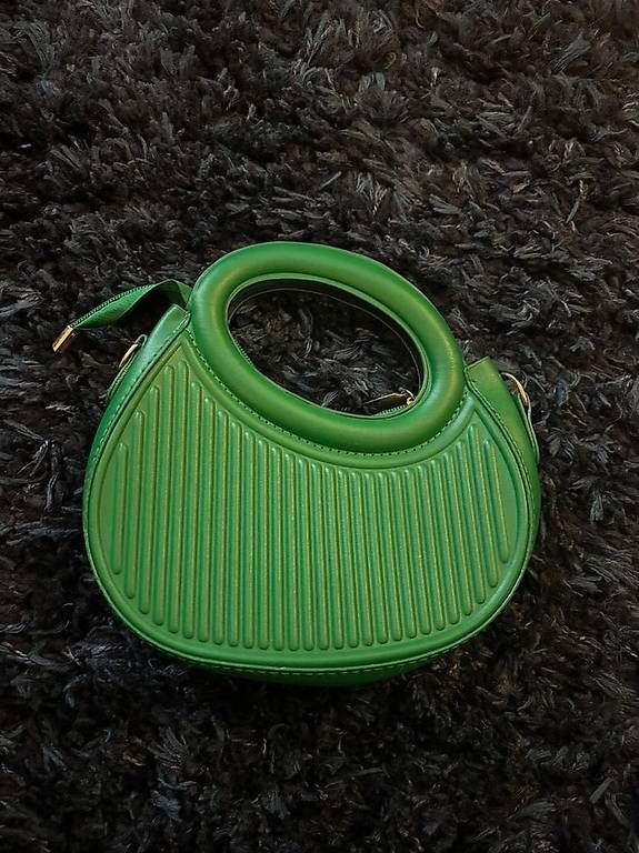 Borse da donna: Mini sac moderne vert – Usato da Le Grand-Saconnex venduto da oleduc