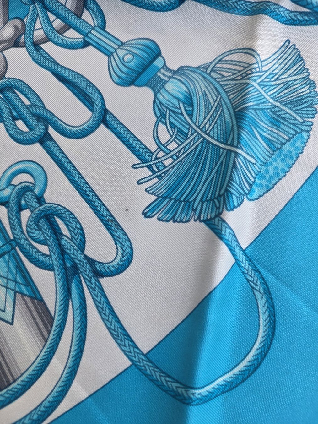 Hermès Foulards, Tücher & Schals: Original Hermes Seidentuch blau 90x90 cm – Gebraucht aus Bösingen von davewausb767 4