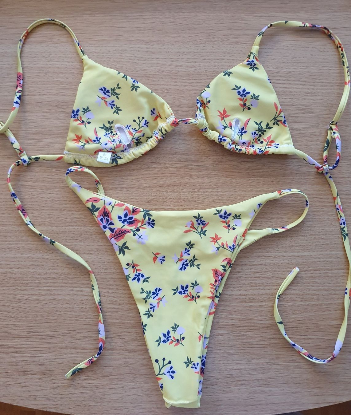 Costumi da bagno & Bikini: Bikini jaune à fleurs - Taille S – Nuovo (secondo la descrizione) da Chavannes-Renens venduto da mau_8rwz 2