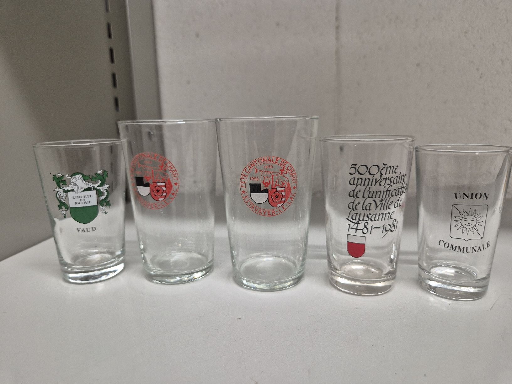 Lot Verres de vin blanc anciens (D&amp;#39;occasion) à Ursy pour CHF 20 – avec ...