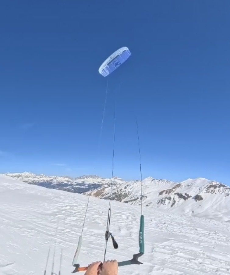 Flysurfer Kite: Flysurfer Peak 11m Snowkite inkl. Bar – Gebraucht aus Mühlehorn von Vankaa