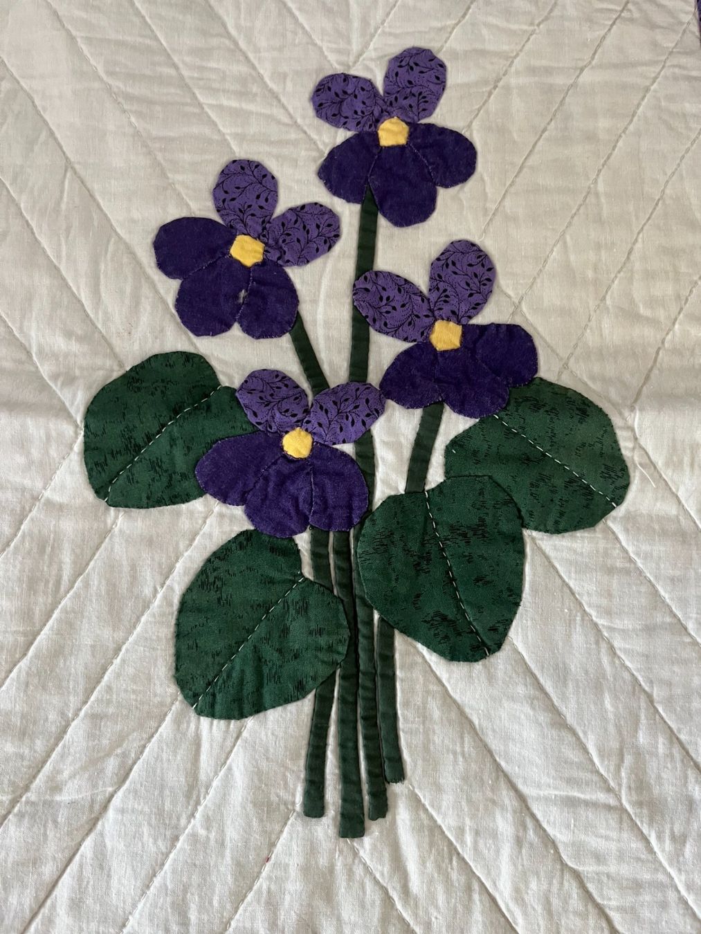 Poster & Bilder: Quilt Wandbild, Veilchenblumenstrauss – Gebraucht aus Luzern von Lampion 2