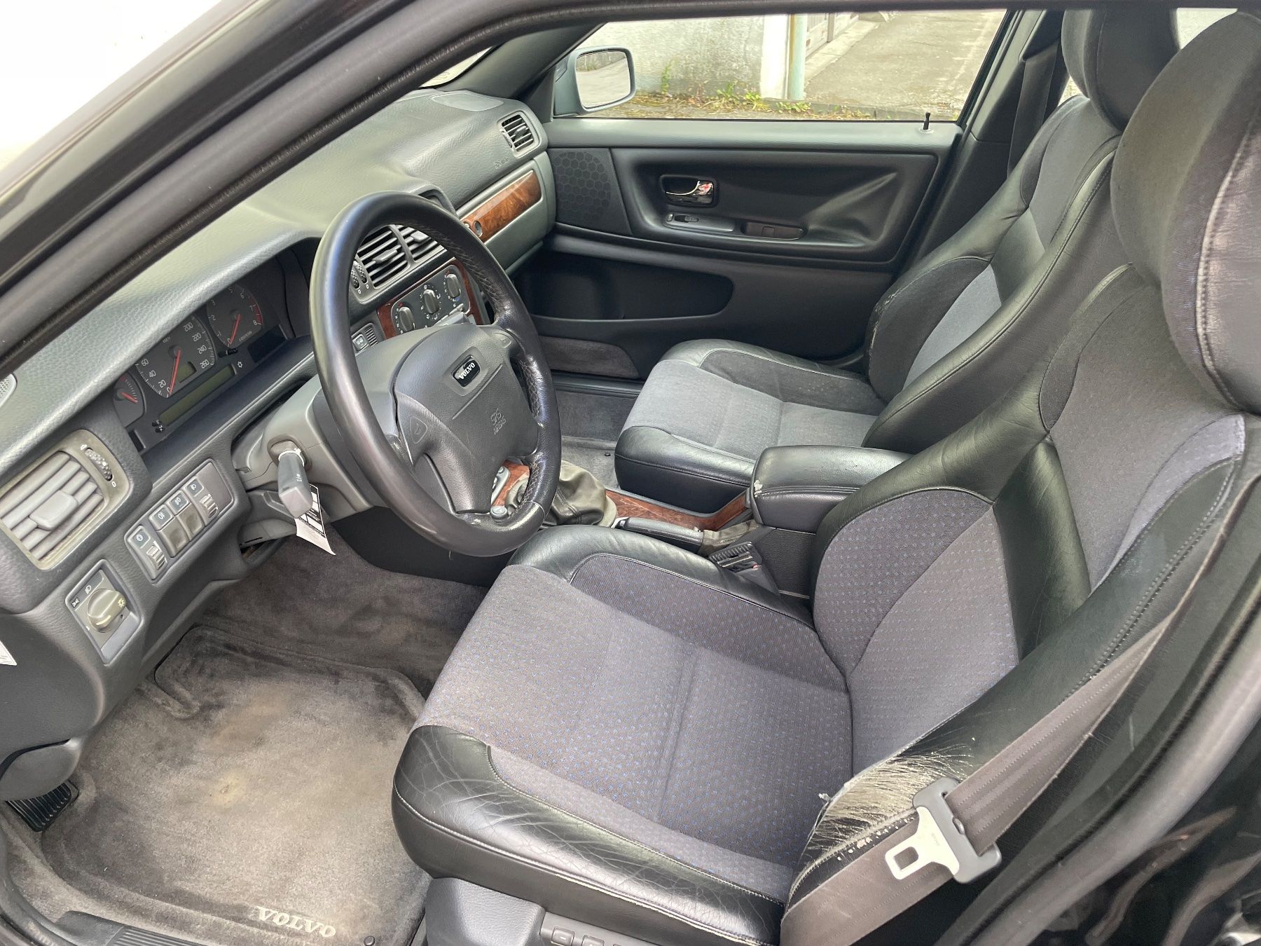 Volvo Automobili: Volvo V70 2.5 20V – Usato da Frutigen venduto da Barracuda810 4