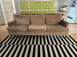 Zwei Sofas - Designklassiker aus den 1970er Jahren
