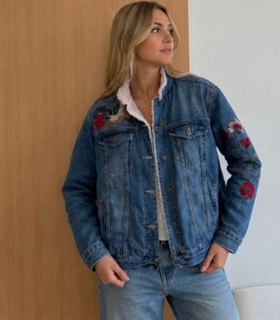 Giacca in denim con stampa fiori