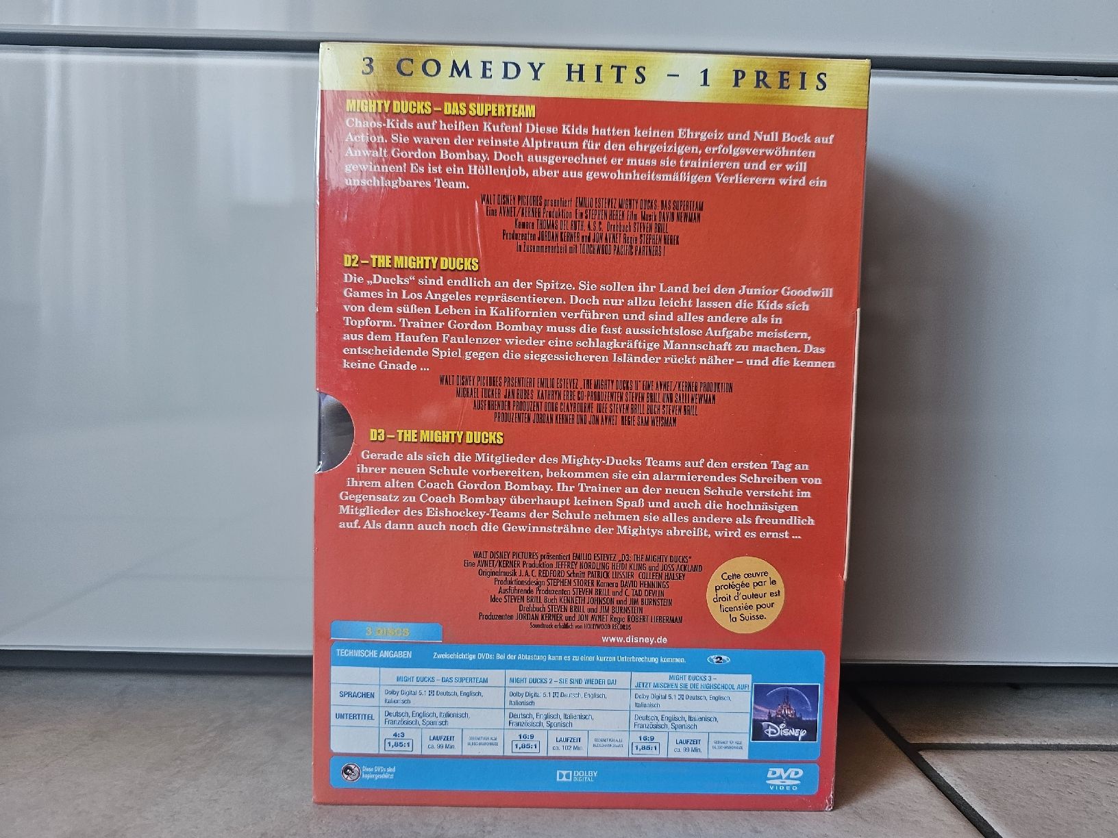 Tutti i DVDs: Mighty Ducks  -  Alle Teile 1 - 3 Box / Fabrikneu – Nuovo e nell'imballaggio originale da Schneisingen venduto da backstore24 2