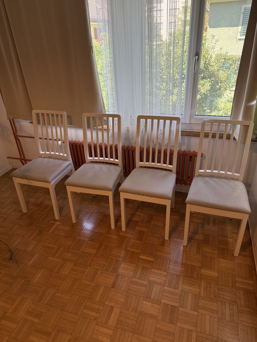 Ikea Stühle: 4 Stühle weiss/grau mit Polster Sitzfläche – Gebraucht aus Luzern von Grawp