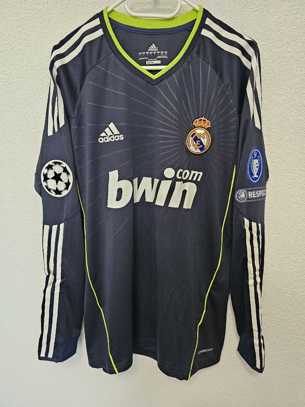 Canottiere & Pantaloni: Real Madrid Spielertrikot 10/11 – Nuovo (secondo la descrizione) da Rickenbach LU venduto da LichterWelt