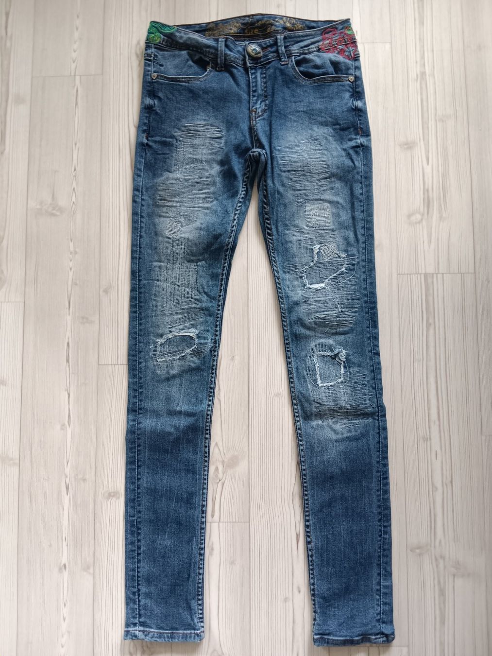 Desigual Jeans: DESIGUAL Jeans taille / Grosse 26 – Usato da Cossonay-ville venduto da Super-Price-Quality