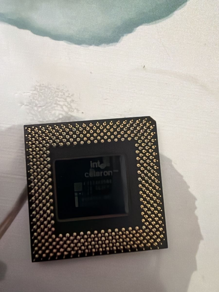 Intel Composants électroniques: Lots de processeurs Intel Celeron  – Défectueux à Martigny par capri2800 2