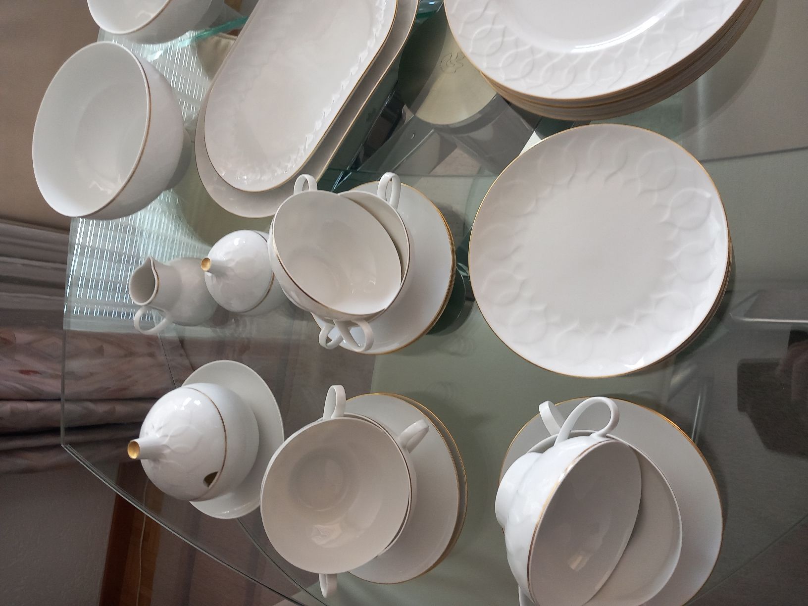 Rosenthal Services de table: Rosenthal Lotus, weiss mit Goldrand  – D'occasion à Reinach AG par dan_9vsl 5