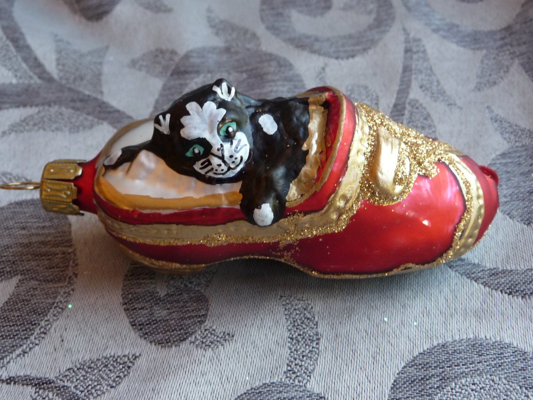 Alle Dekorationen: schwarze Katze im roten Schuh Christbaumschmuck – Neu und originalverpackt aus Alpnach Dorf von marvo