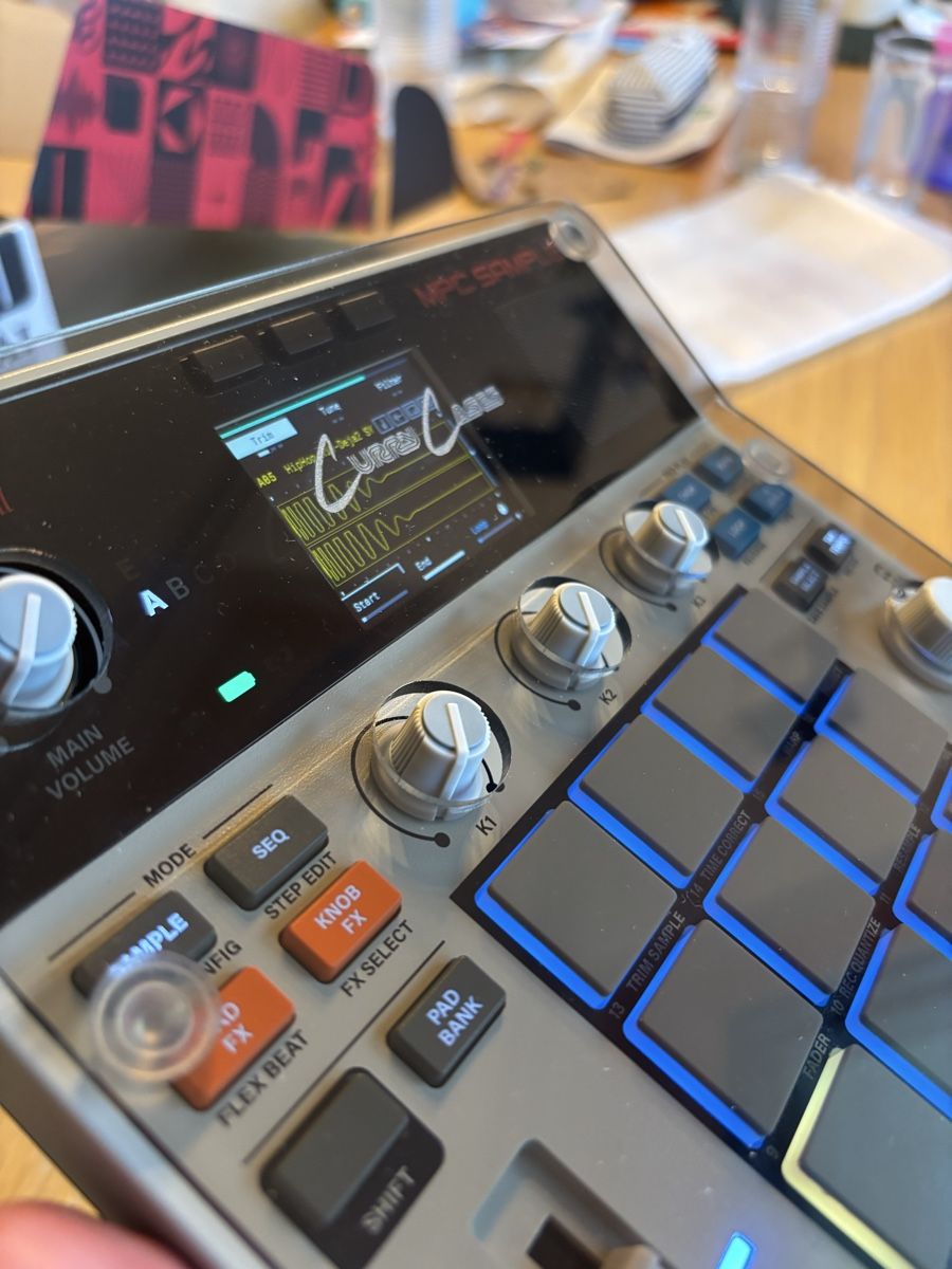 Akai Musikinstrumente: MPC Sample neuve + Deck de protection  – Neu und originalverpackt aus Villars-le-Terroir von Mezdef 5