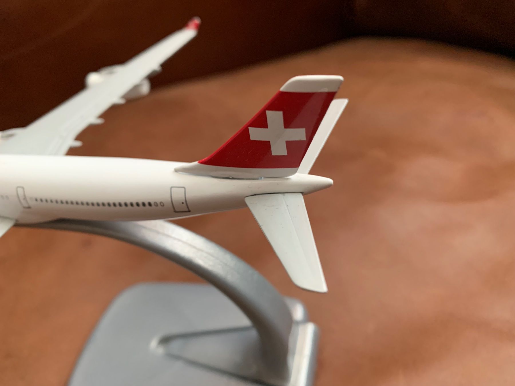 Swiss Kit di modellismo & Modellini statici: Modell Swiss A340, Länge 16 cm, Metall – Nuovo (secondo la descrizione) da Kloten venduto da petrol5555 5