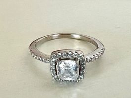 Silberring 925 mit brillierenden Zirkonia– edles Design