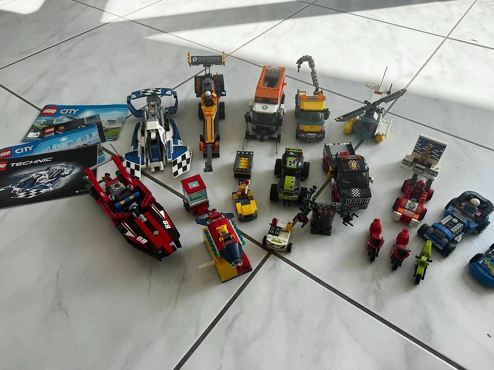Baukästen: Divers véhicules Lego – Gebraucht aus Bouloz von newskywalker