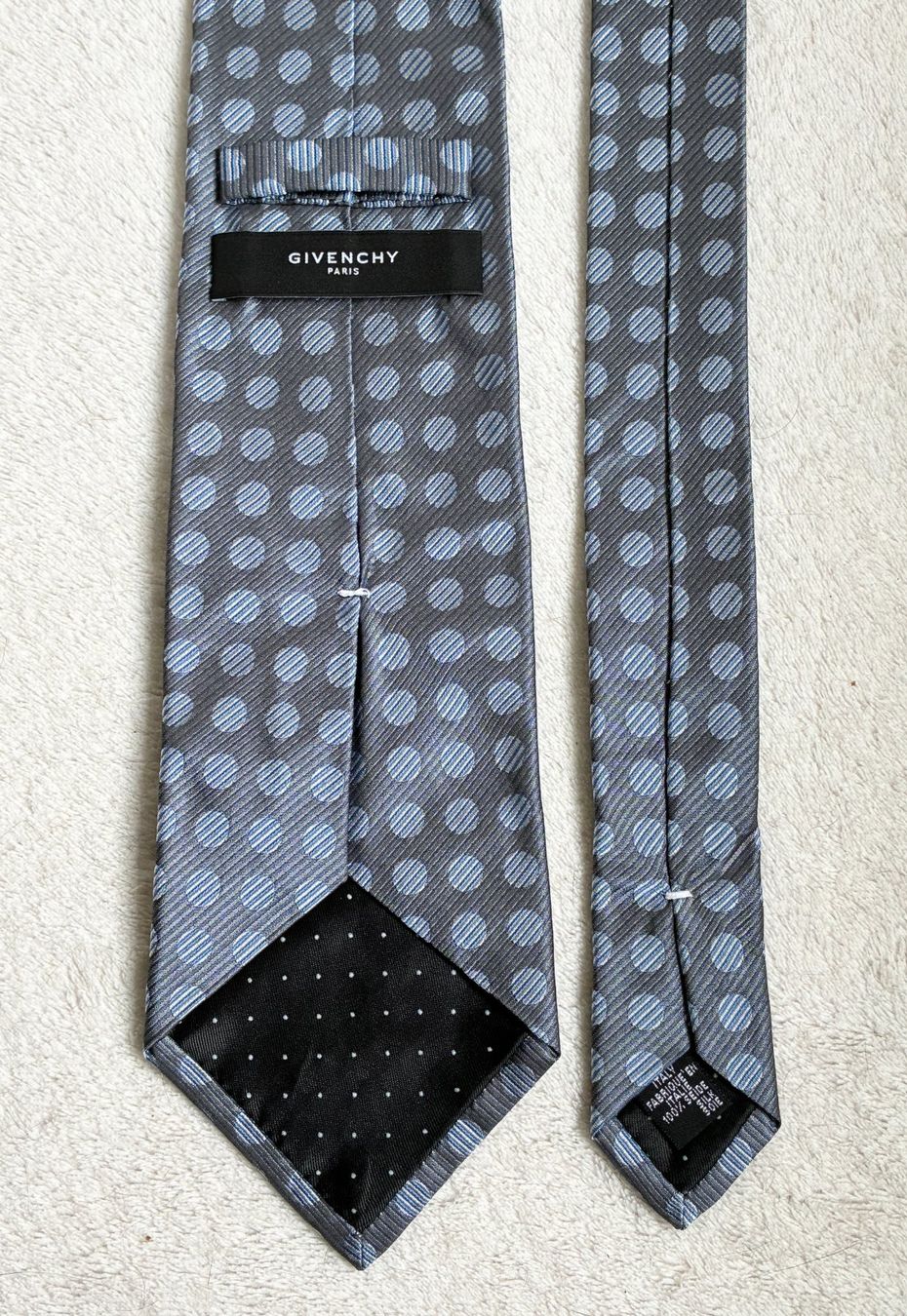 Givenchy Cravatte: GIVENCHY Seidenkrawatte Grau/Blau – Usato da Kloten venduto da Nephty 1