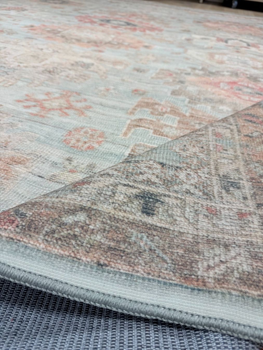 Teppiche: TEPPICH – Neu (gemäss Beschreibung) aus Zürich von NE-0 1