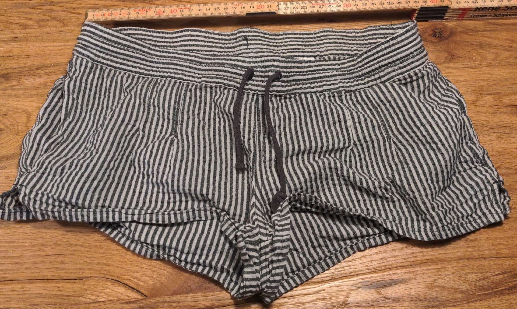 H&M Hosen: H&M Shorts / Hotpants, gestreift, Gr. 38 – Gebraucht aus Basel von labaffe01 7