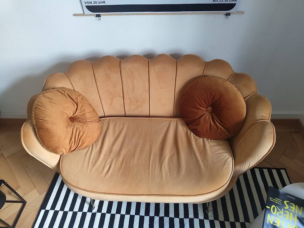 Divani: Muschelsofa 2-Sitzer - Samt - Senfgelb – Usato da Luzern venduto da frassonieri 2