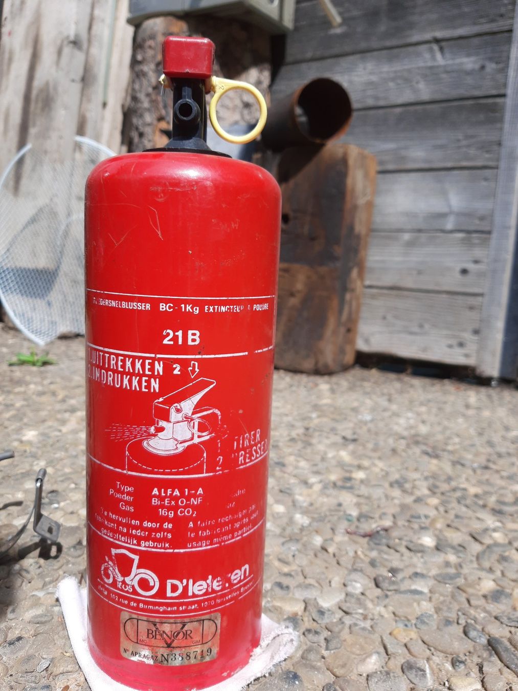 Feuerlöscher: Auto Feuerlöscher – Neu (gemäss Beschreibung) aus Achseten von Wenggi