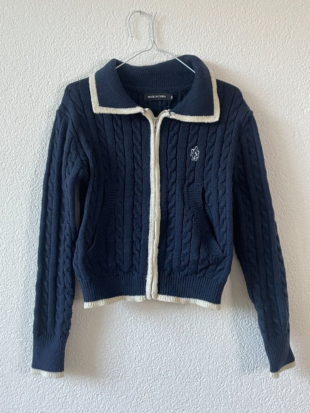 Maglioni & Felpe: blauer Pulli mit weisse Kragen – Usato da Uster venduto da emm_px8k
