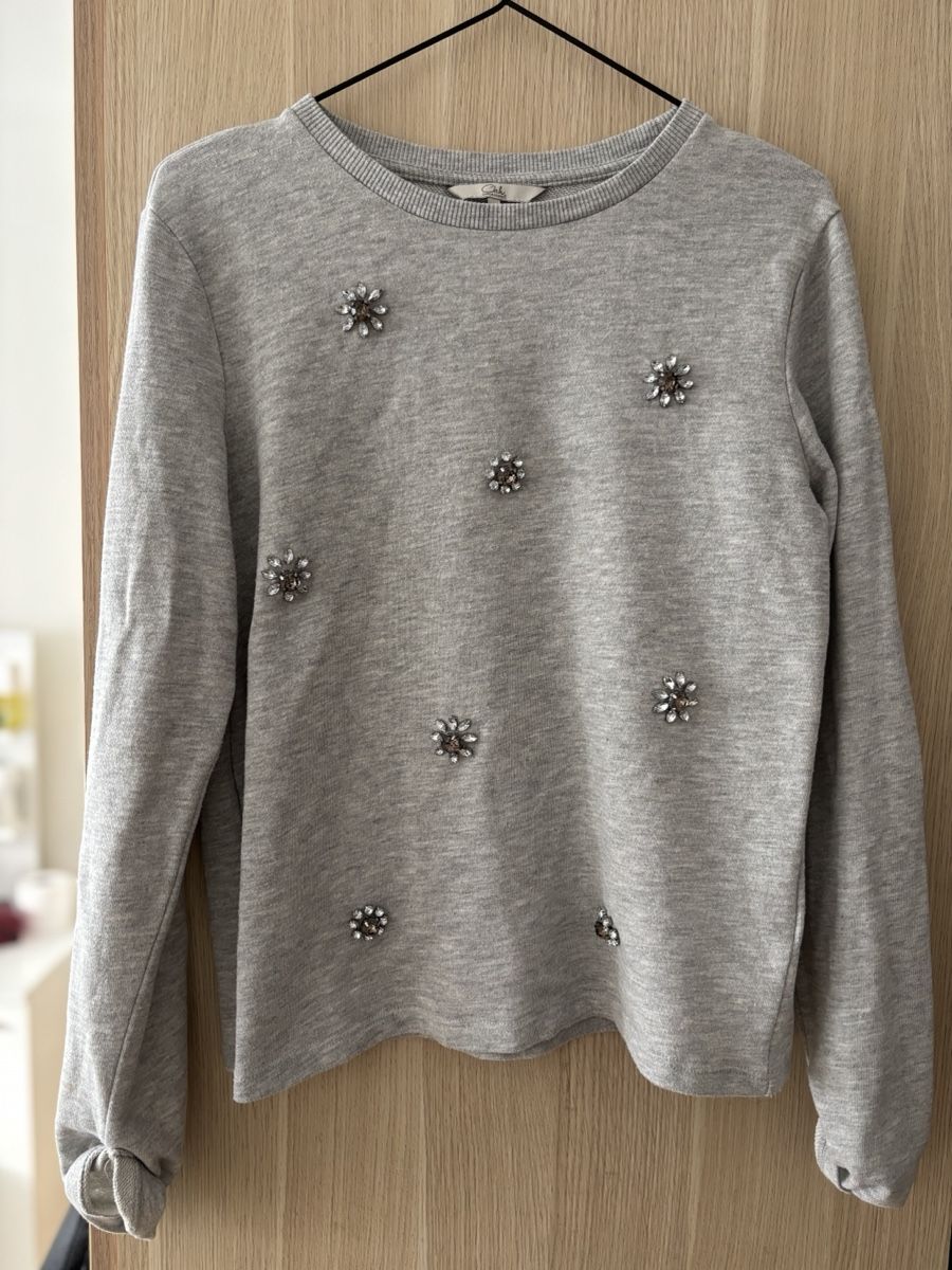 C&A Maglioni & Felpe: Grauer Pullover mit Schmucksteinen, Grösse S M, Top Zustand – Usato da Basel venduto da mic_5258 1