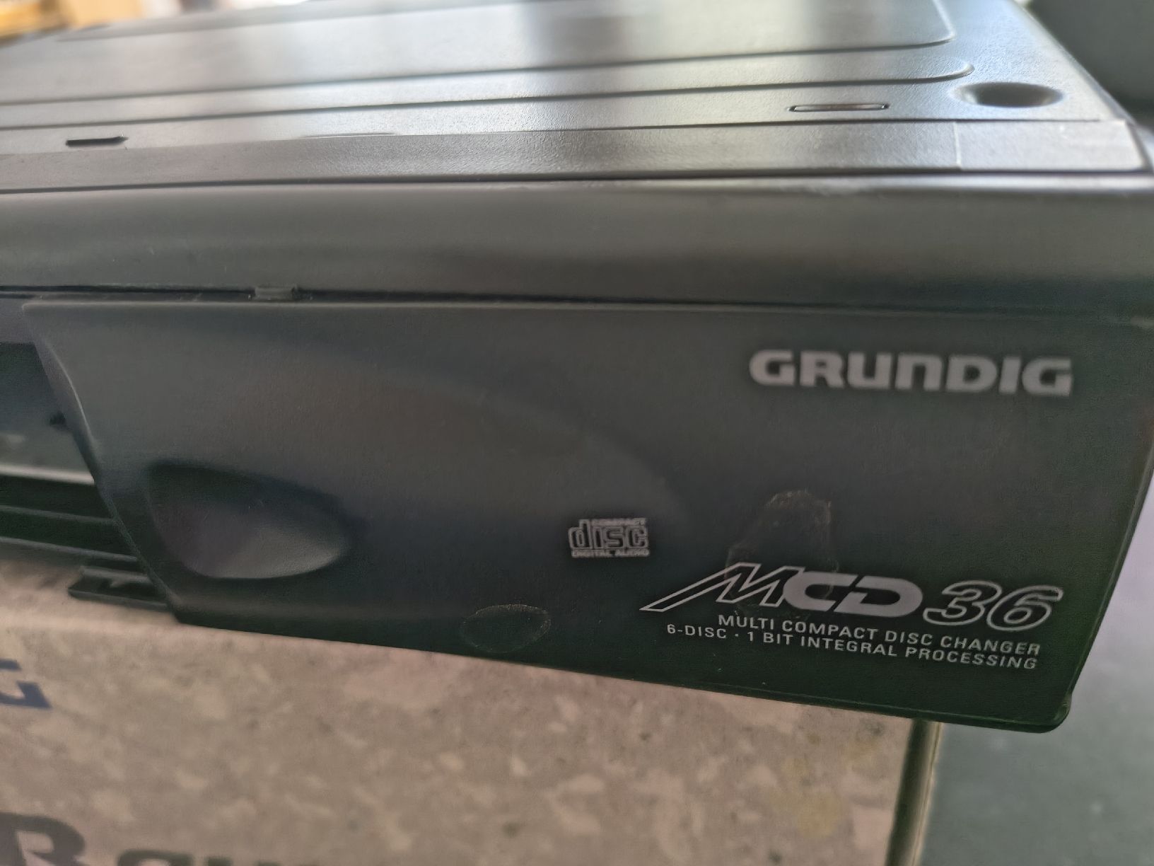 Grundig Radio: GRUNDIG Autoradio und CD-Wechsler – Usato da Oberglatt ZH venduto da ang_7znb 5