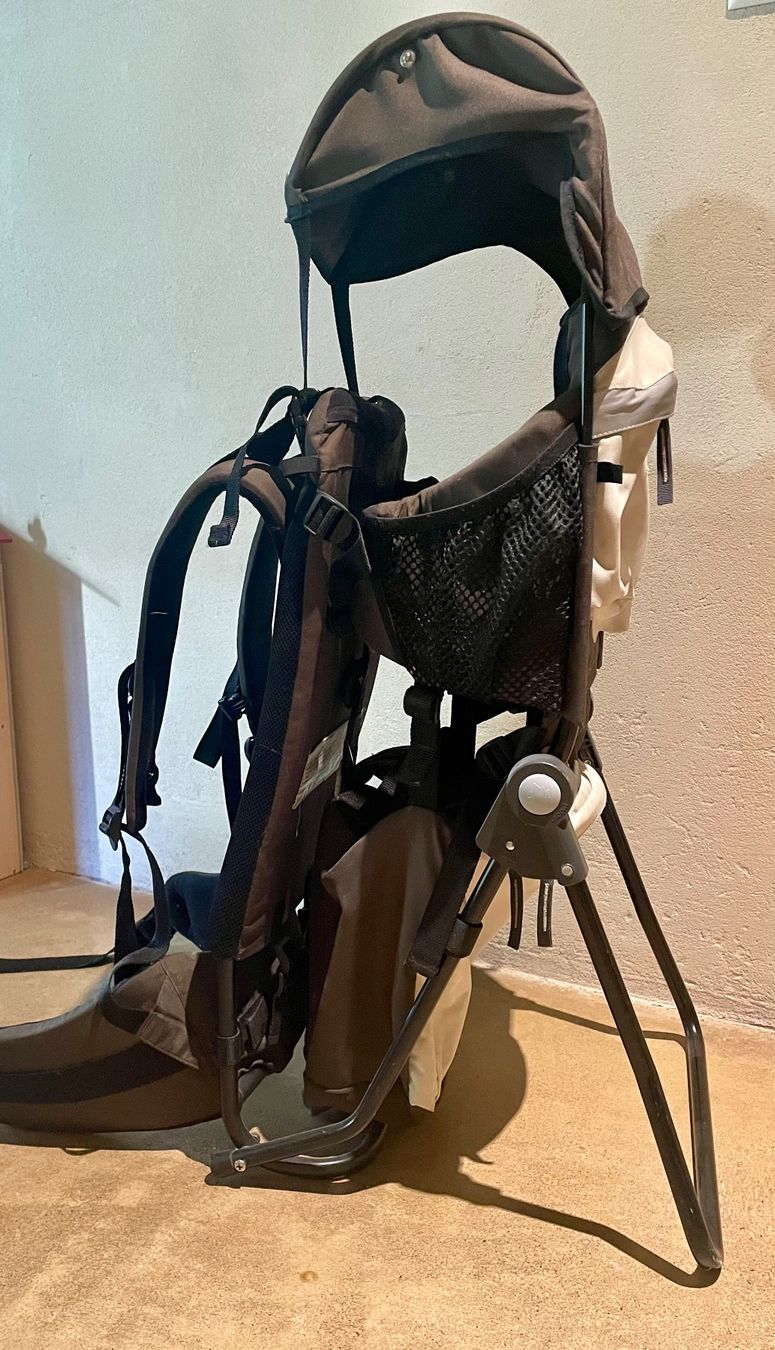 Lafuma Porte-bébés ventraux & dorsaux: Lafuma Walkid Kraxe mit Sonnendach – D'occasion à Grellingen par dinge 1